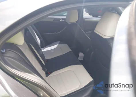 2017 Volkswagen Jetta 1.8T Sport из США, поврежденный, VIN 3VWD17AJ4HM305666